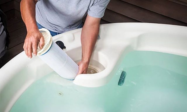 How to clean a hot tub