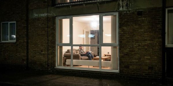Phoenix home windows with layered privacy shades